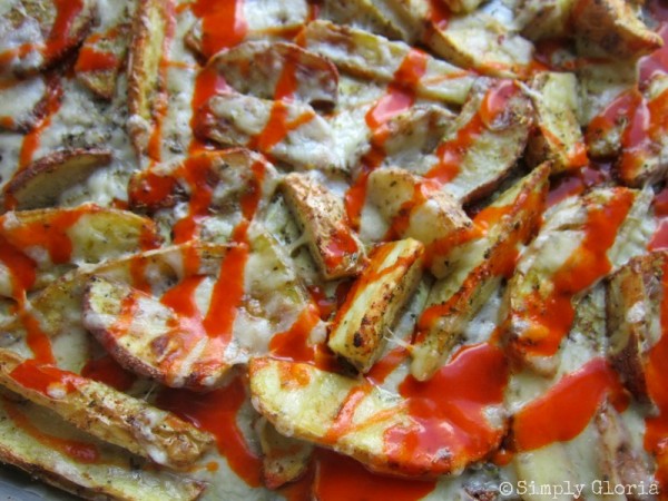 Naughty Fries (Baked) with Pepper Jack Dipping Sauce - SimplyGloria.com #fries