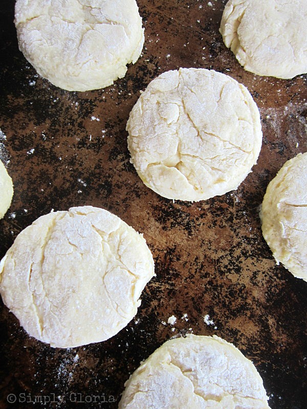 Buttermilk Biscuits - Easy and homemade!