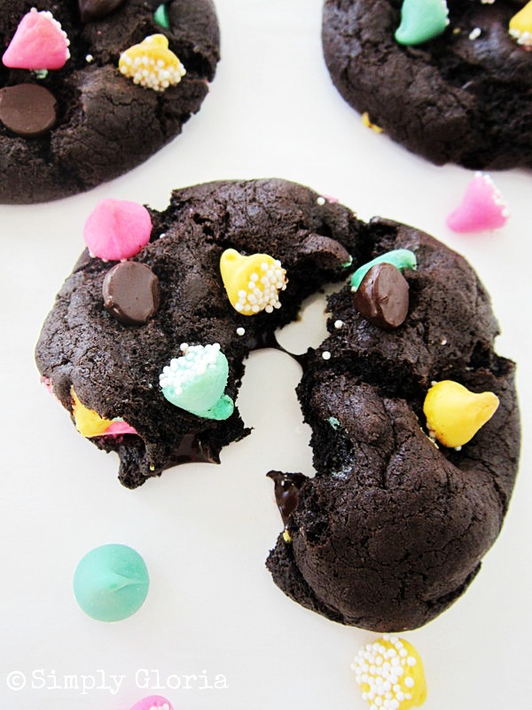 Triple Dark Chocolate Cookies - SimplyGloria.com #cookies