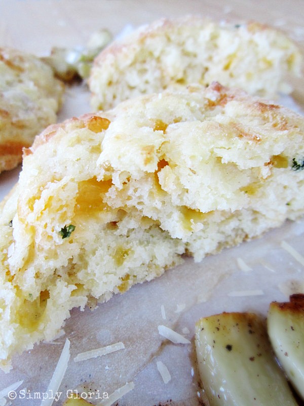 Roasted Garlic Parmesan Biscuits by Simply Gloria #biscuits