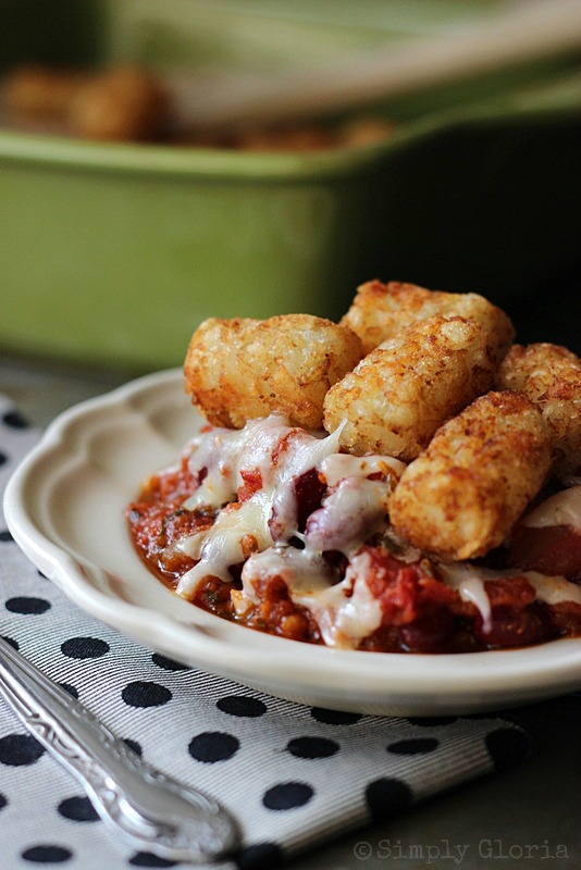 Chili Cheese Tots @ SimplyGloria.com Super easy and fast to make for dinner!