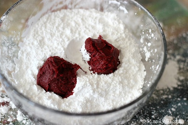 Red Velvet Crinkle Cookies by SimplyGloria.com
