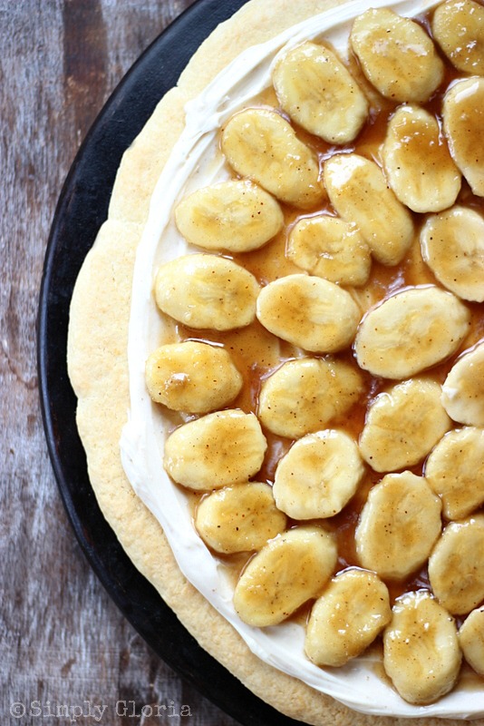 Bananas Foster Cookie Pizza from SimplyGloria.com #pizza