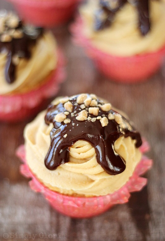 Peanut Butter Cupcakes with Chocolate Ganache from SimplyGloria.com #cupcakes