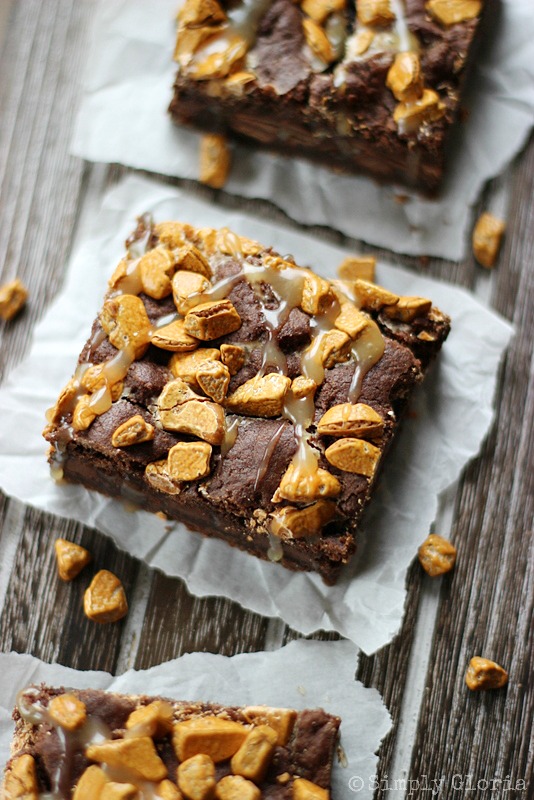 Salted Caramel Rockslide Brownies by SimplyGloria.com #caramel #brownies