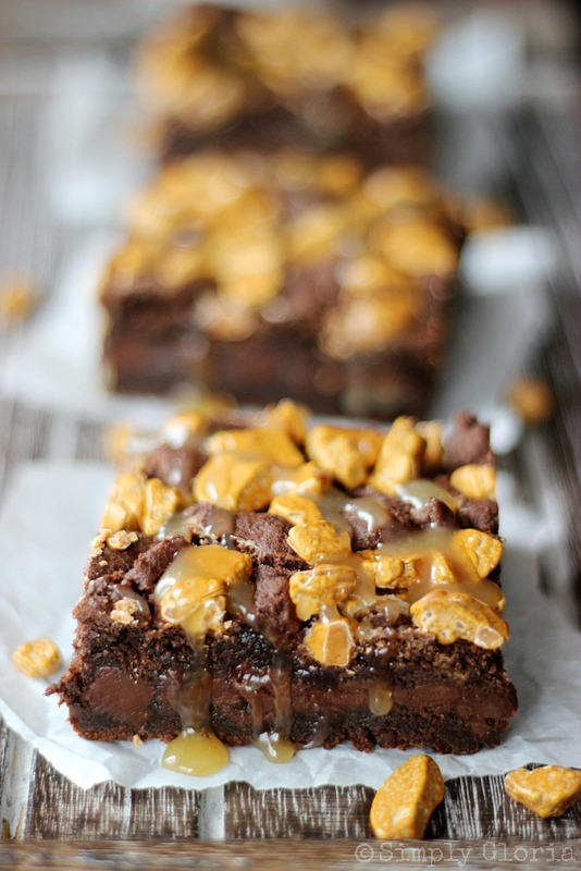 Salted Caramel Rockslide Brownies made with ChocoRocks by SimplyGloria.com #brownies