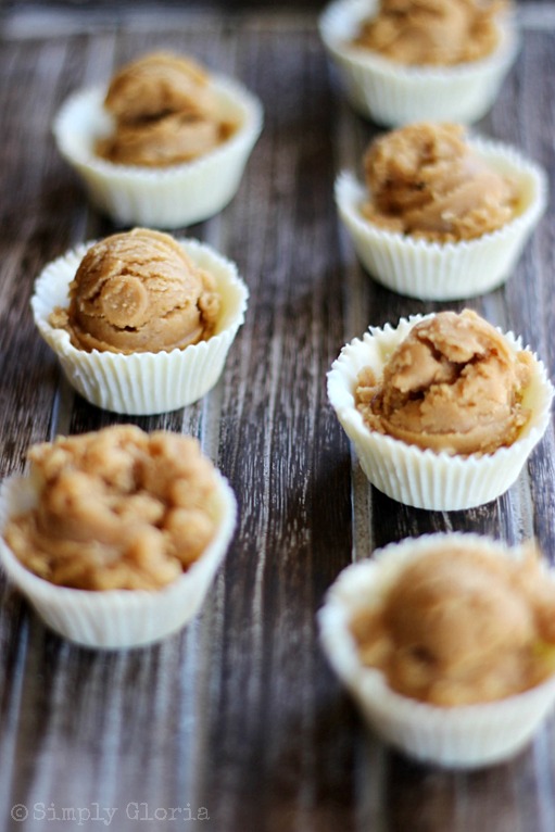 White Chocolate Peanut Butter Cookie Dough Cups with SimplyGloria.com #cookiedough