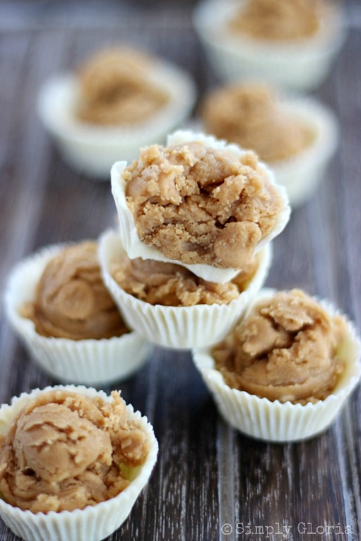White Chocolate Peanut Butter Cookie Dough Cups with SimplyGloria.com #peanutbutter