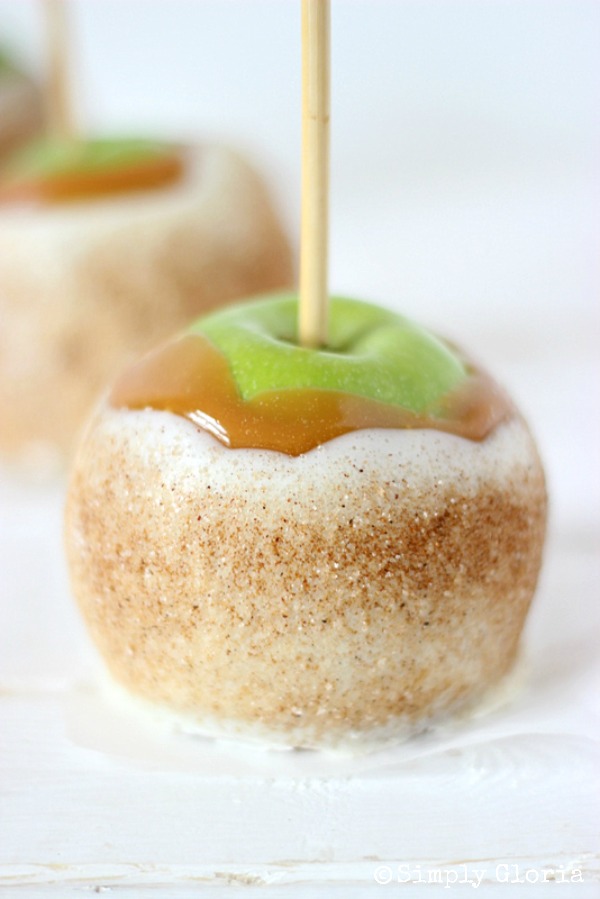Chai Sugared Caramel Apples with SimplyGloria.com #chai #sugar