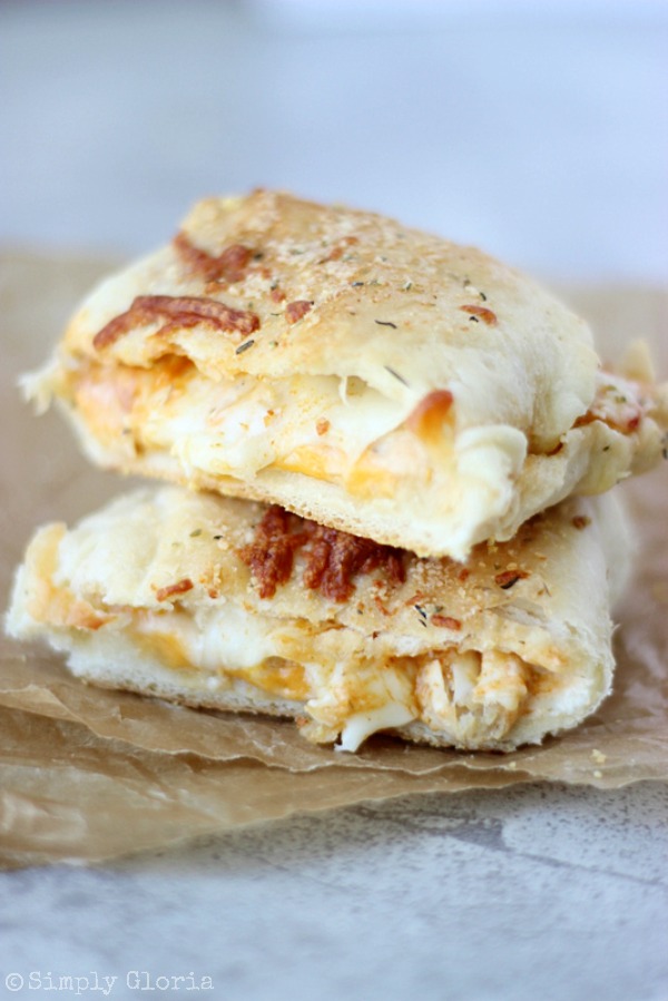 Buffalo Chicken Alfredo Pizza Pockets with SimplyGloria.com #homemade #pizza #dough