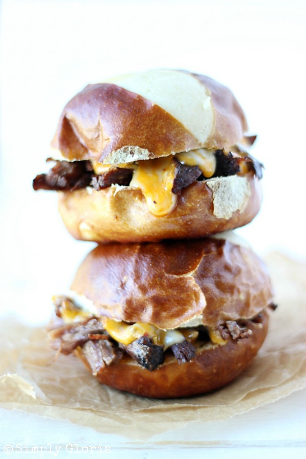 French Dip Shredded Beef Sliders with SimplyGloria.com #sandwiches #crockpot