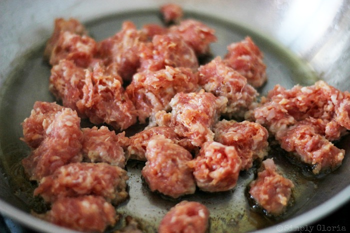 Sourdough Bread Stuffing with Italian Sausage from SimplyGloria.com #dressing 4