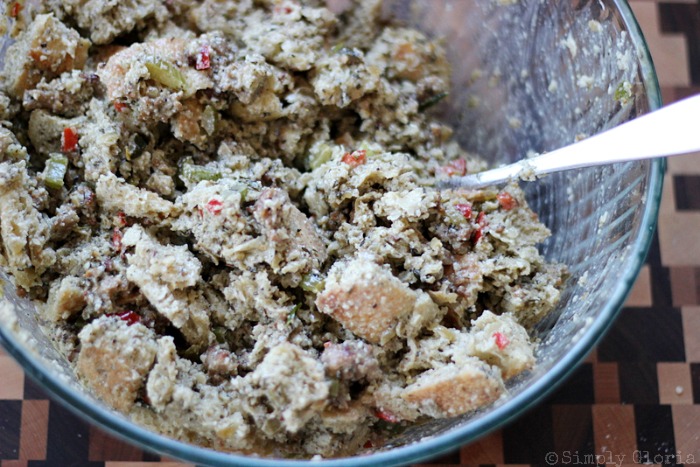 Sourdough Bread Stuffing with Italian Sausage from SimplyGloria.com #dressing x