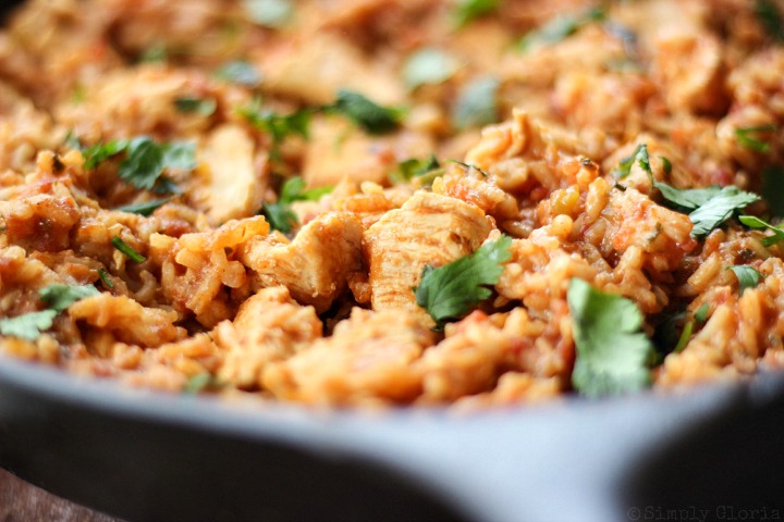 Skillet Chicken Mexican Rice with SimplyGloria.com #MexicanDinner