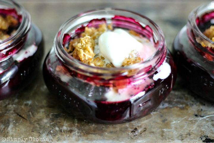 Blueberry Crumble baked in a jar!  SimplyGloria.com #blueberry #jars