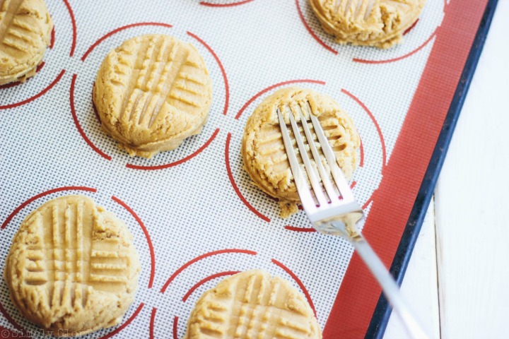 How to make Soft and Chewy Peanut Butter Cookies!